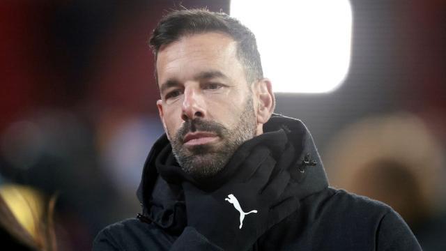 开云体育下载网址-晚上谈好早上变卦 范尼末轮前突然辞职为哪般？