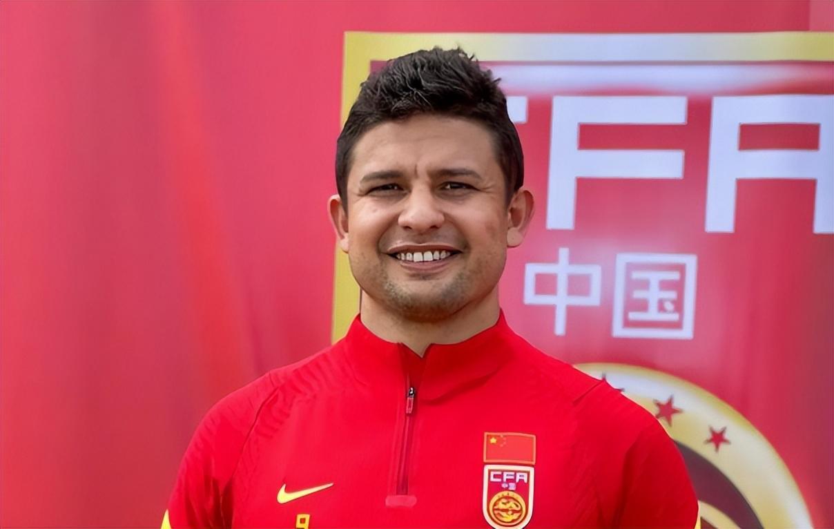 开云体育下载入口-艾克森做出重要决定！晒出了自己曾效力球队的球衣，引发热议